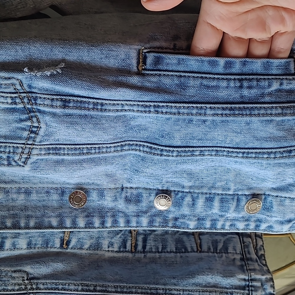 Jean jacket - Picture 2 of 9